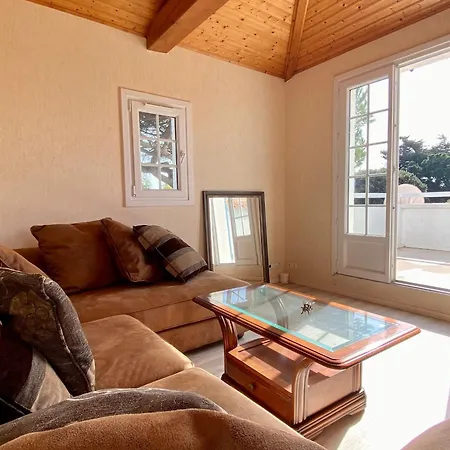 Holiday home Maison Renovee Avec Terrasse Et Jardin Clos A 30m De La Mer, Parking, Wifi - Fr-1-306-1228 Les Moutiers