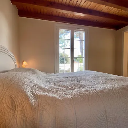 Maison Renovee Avec Terrasse Et Jardin Clos A 30m De La Mer, Parking, Wifi - Fr-1-306-1228 * Les Moutiers