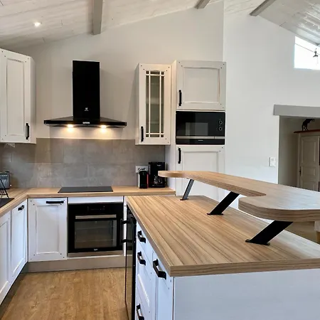 Maison Renovee Avec Terrasse Et Jardin Clos A 30m De La Mer, Parking, Wifi - Fr-1-306-1228 * Les Moutiers