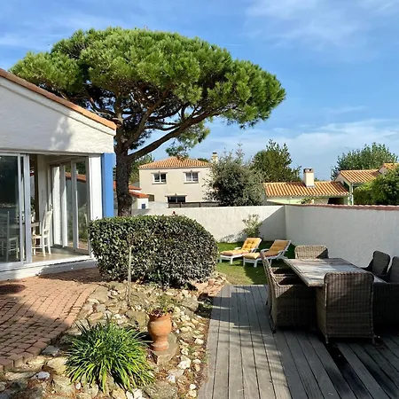 Holiday home Maison Renovee Avec Terrasse Et Jardin Clos A 30m De La Mer, Parking, Wifi - Fr-1-306-1228 *