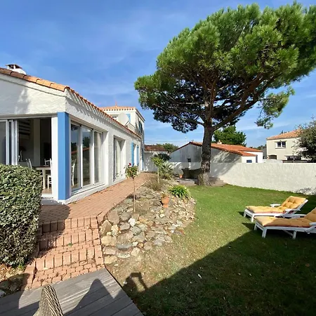 Holiday home Maison Renovee Avec Terrasse Et Jardin Clos A 30m De La Mer, Parking, Wifi - Fr-1-306-1228