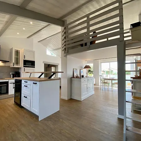 Holiday home Maison Renovee Avec Terrasse Et Jardin Clos A 30m De La Mer, Parking, Wifi - Fr-1-306-1228